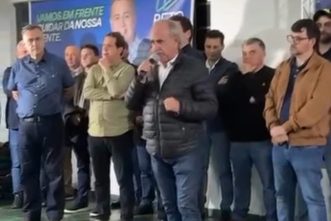 PREFEITO RENATO SILVA  FAZ DISCURSO DE GRATIDÃO A BETO PRETO